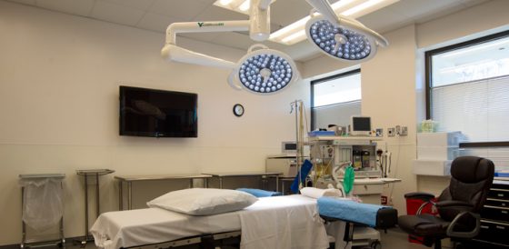 photo of the operating room at the surgery center